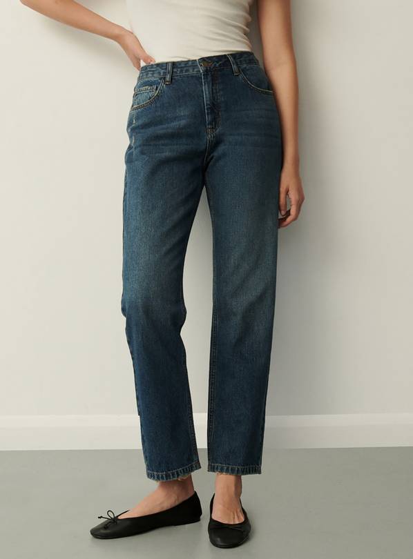 Mom jeans hot sale in store